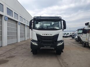 Liebherr  op chassis IVECO X-Way AD360X42BZ  betonmixer