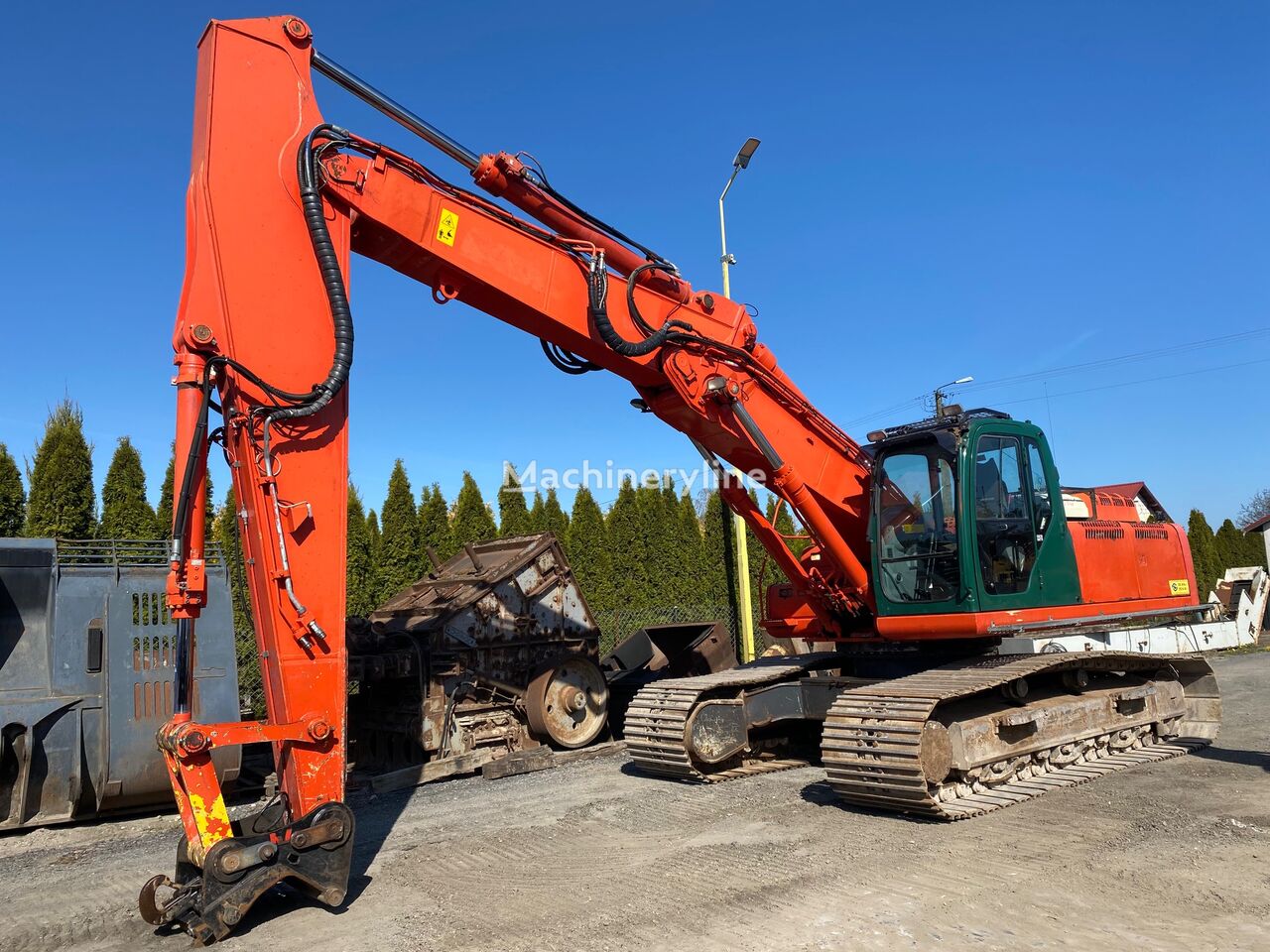 New Holland E385  rupsgraafmachine